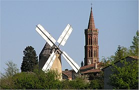 Le moulin et l'église.