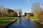 De Vinkesloot in het recreatiegebied Vlietland markeert de grens tussen de vroegere Spekpolder (links) en de Hofpolder (rechts). Deze sloot was vroeger ook de grens tussen de gemeenten Leidschendam en Zoeterwoude.