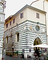 Oratory of St. Anthony the Abbot, Pistoia. Founded by Puccio Fioravanti in 1333 for use by the church San Giovanni Fuorcivitas, on the left.