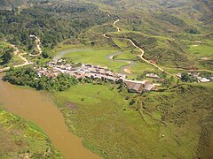 El Guadalupe a su paso por el corregimiento El Salto, al fondo se aprecia la quebrada Cañas Gordas.