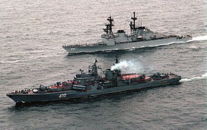 Эскадренный миноносец "Расторопный" и американский эсминец USS O'Bannon (DD-987) в Баренцевом море, июль 1992 года