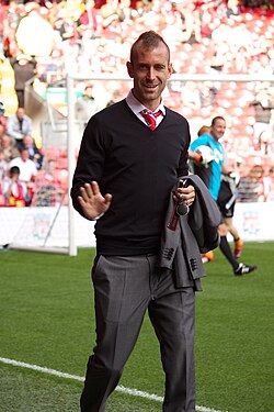 Raul Meireles street clothes 2 Liverpool vs Bolton 2011.jpg