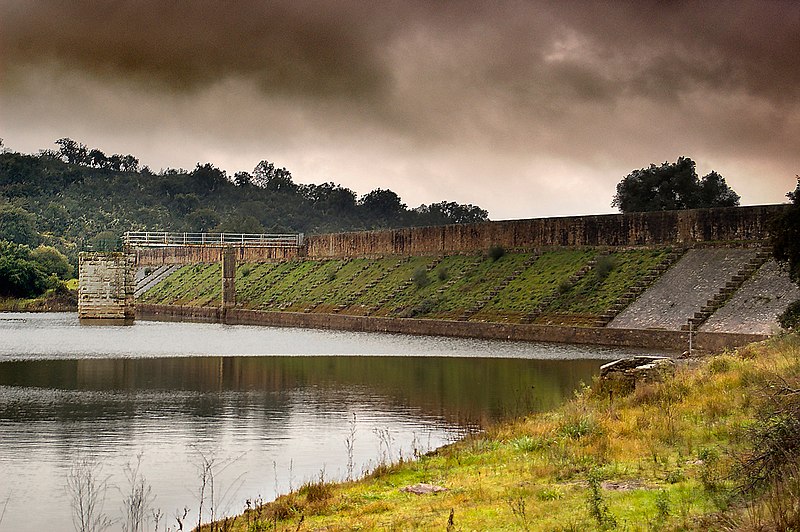 Archivo:Roman Cornalvo dam, Extremadura, Spain. Pic 01.jpg