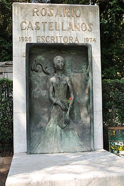 מצבה לזכרה של קסטיאנוס בבית קברות במקסיקו סיטי