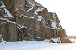 Metallcirkel i bladguld, Uddens Skulpturpark, Hunnebostrand, vinter.