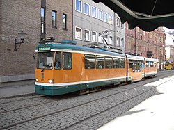 Spårvagn 61 Hospitalsgatan Norrköping april 2005.jpg