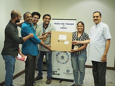 Wikimedians of Kerala User Group receiving scanner from CIS-A2K