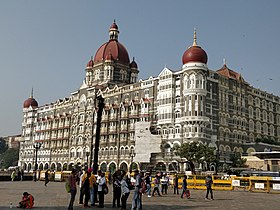 Taj Hotel (otevřen 1903 eröffnet, směs indo-saracénského a eduardského stylu)
