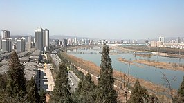 Uitzicht vanuit Zhonghua Shigu Park op Baoji