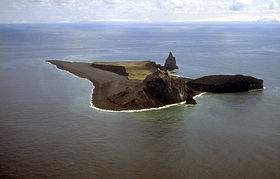 Вулканический остров Богослов (1994 г.). Снимок USGS.