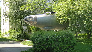 кабина самолёта Ту-16 во дворе дома на ул. 40 лет Октября. В данный момент самолёт демонтирован.