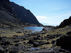 Lochan Coire Lagan, Menydhyow an Cuiltheann, Alban