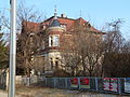 Villa mit Einfriedung