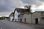 Gugl, Brucker Straße in Höflein (Höflein (Niederösterreich))