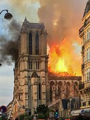 Idag är det 5 år sedan branden i Paris katedral Notre-Dame utbröt. Katedralens tak och tornspira förstördes.