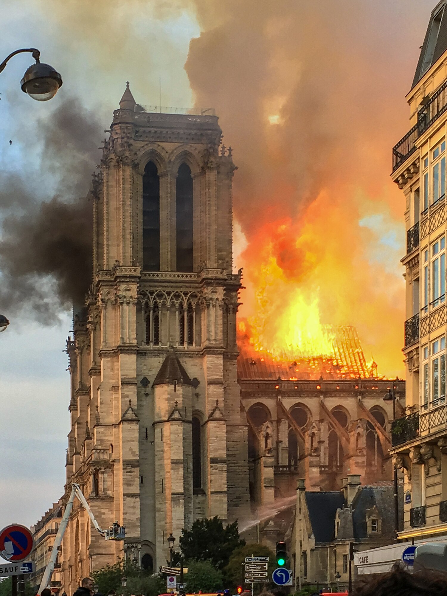 Incendie Notre Dame de Paris.jpg