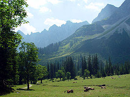 Though only a relatively small part belongs to the Alps, the perception of Bavaria as an alpine region endures.