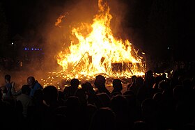 Feux de la Saint-Jean à sur la Place Nervienne à Mons