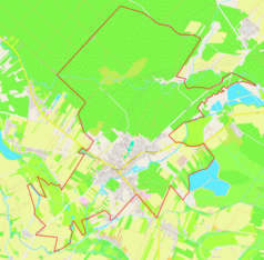 Mapa konturowa Maciejowic, blisko centrum na dole znajduje się punkt z opisem „Ratusz w Maciejowicach”