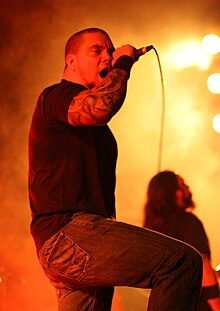 Hunter performing with Chimaira in 2008