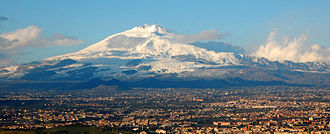 Etna w zymje, widźany z Catanije