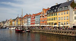 Värikkäitä Nyhavnin taloja.