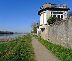 « Bricole » ou « gloriette ».