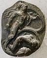 Placa de bronze com cena de batalha, original Museu do Louvre