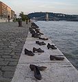 Schuhe am Donauufer Holocaust-Mahnmal (Gyula Pauer und Can Togay, 2005)