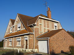 Des habitations groupées par deux.