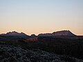 Из Долины Водопадов (Waterfall Valley) — справа налево: Пелион-Уэст, Тетис (Thetis), Пэддис-Нат (Paddys Nut), Осса