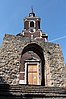 De overblijfselen van militaire architectuur, inclusief de arcade die toegang tot de kerk van Saint-Hubert geeft en de oude begraafplaats te Haccourt. Het standbeeld van het Heilige hart (Sacré-choeur) en de vazen, die werden geplaatst zonder officiële toestemming, niet meegerekend