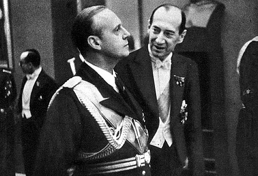 Joachim von Ribbentrop i tysk diplomatuniform 1939.