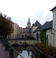 Renaix : L'Office du tourisme et l'Eglise St-Hermès