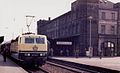 La 181 216 nella coloritura «blu oceano-beige» nella stazione di Saarbrücken nel 1975.