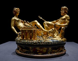 La salière de Cellini, œuvre exécutée vers 1540 par Benvenuto Cellini pour le roi François Ier (Kunsthistorisches Museum, Vienne). (définition réelle 3 112 × 2 455)