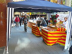 L'ambient no és gran cosa, però és de les poques que combina llibres, roses i el pa de Sant Jordi (més fotos de les mateixes parades a la categoria)