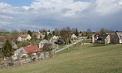 Pohled na obec od západu.