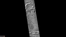 Cráter Cruls, visto por la cámara CTX (en el Mars Reconnaissance Orbiter). Las flechas indican glaciares antiguos.