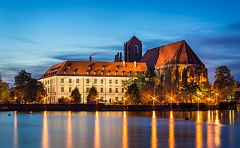 Vista da Ilha Piaskowa em Breslávia (Wrocław), Polônia. Em Piaskowa estão situados o antigo Mosteiro agostiniano (atual Departamento de Estudos Judaicos de Taube da Universidade de Breslávia) e a igreja da Santíssima Virgen Maria, fundada no século XIII (definição 5 928 × 3 663)