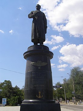 Общий вид памятника Токареву