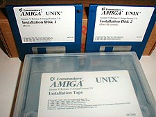 Amiga Unix telepítőlemezek és kazetta