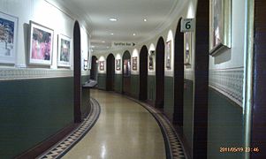 Amphi corridor on the ground floor, facing West from Door 6.