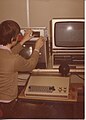 Automaattinen puhutun tietomateriaalin tuottaminen sokeille, kuva 1 (1979).[3]