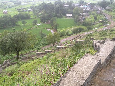 Shkallët për te Shpellat Bhaja.