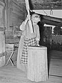 Каджунская жанчына апрацоўвае рыс, 1938 г.