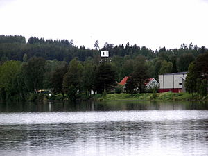 Fjällsjön och Fjällsjö kyrka.