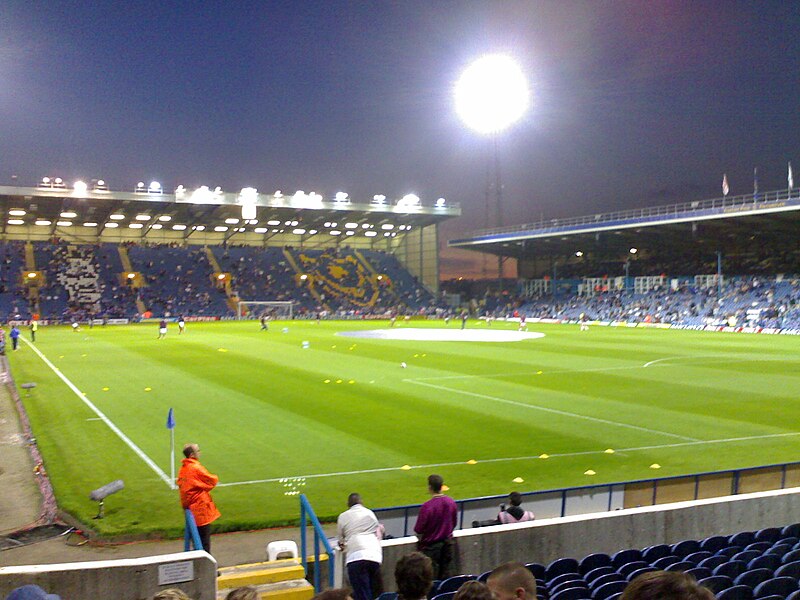 Finale 800px-Fratton_Park,_Sep_2006