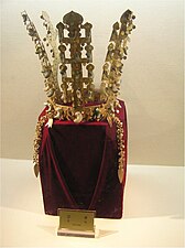 Couronne d'or et de jade avec pendentifs, trésor national n°188