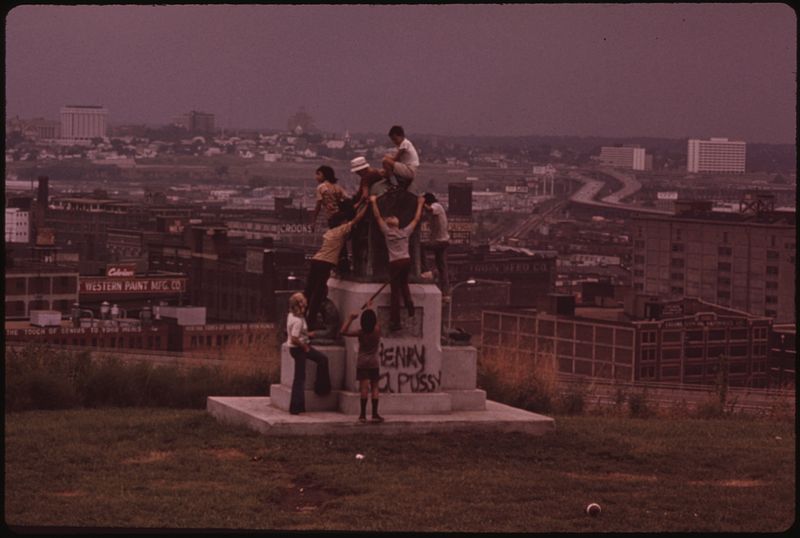 File:LOOKING OVER "WEST BOTTOMS" OF KANSAS CITY FROM MULKY SQUARE PARK, A CITY FACILITY. PARK MONUMENT MAKES GOOD CLIMBING - NARA - 553513.jpg
